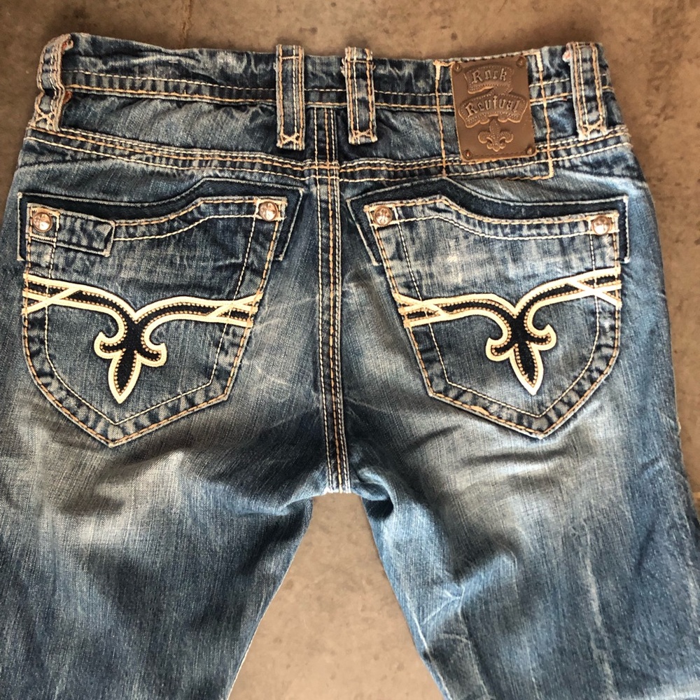 Men’s Rock Revival Jeans   33 waist
